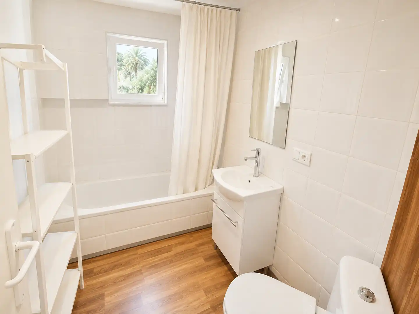 Bany de Apartament en venda en Benicasim / Benicàssim amb Jardí privat, Terrassa i Moblat