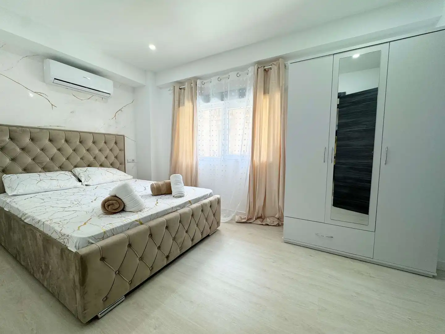 Habitación de Piso en venta en Alicante / Alacant con Aire acondicionado, Terraza y Trastero