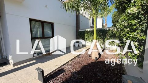 Foto 3 de Casa adosada en venta en Entrenúcleos, Dos Hermanas