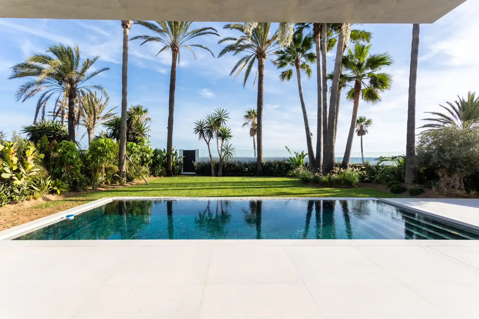 Swimming pool of Houses for sale in Marbella  with Air Conditioner, Terrace and Storage room