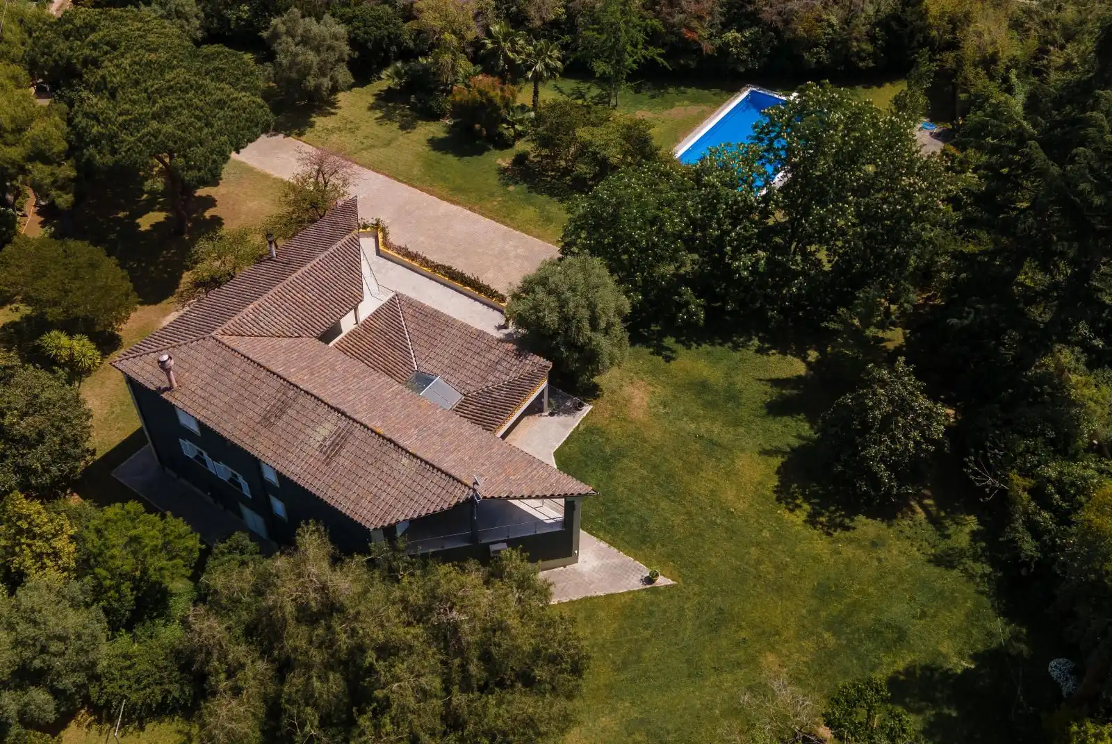 Detached house with pool for sale in Vallvidrera, barri migdia 17