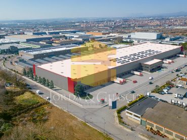 Industrial building with lift to rent in Carrer Can Fenosa