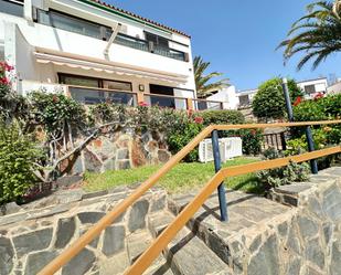 Vista exterior de Casa o xalet de lloguer en San Bartolomé de Tirajana amb Aire condicionat, Terrassa i Balcó