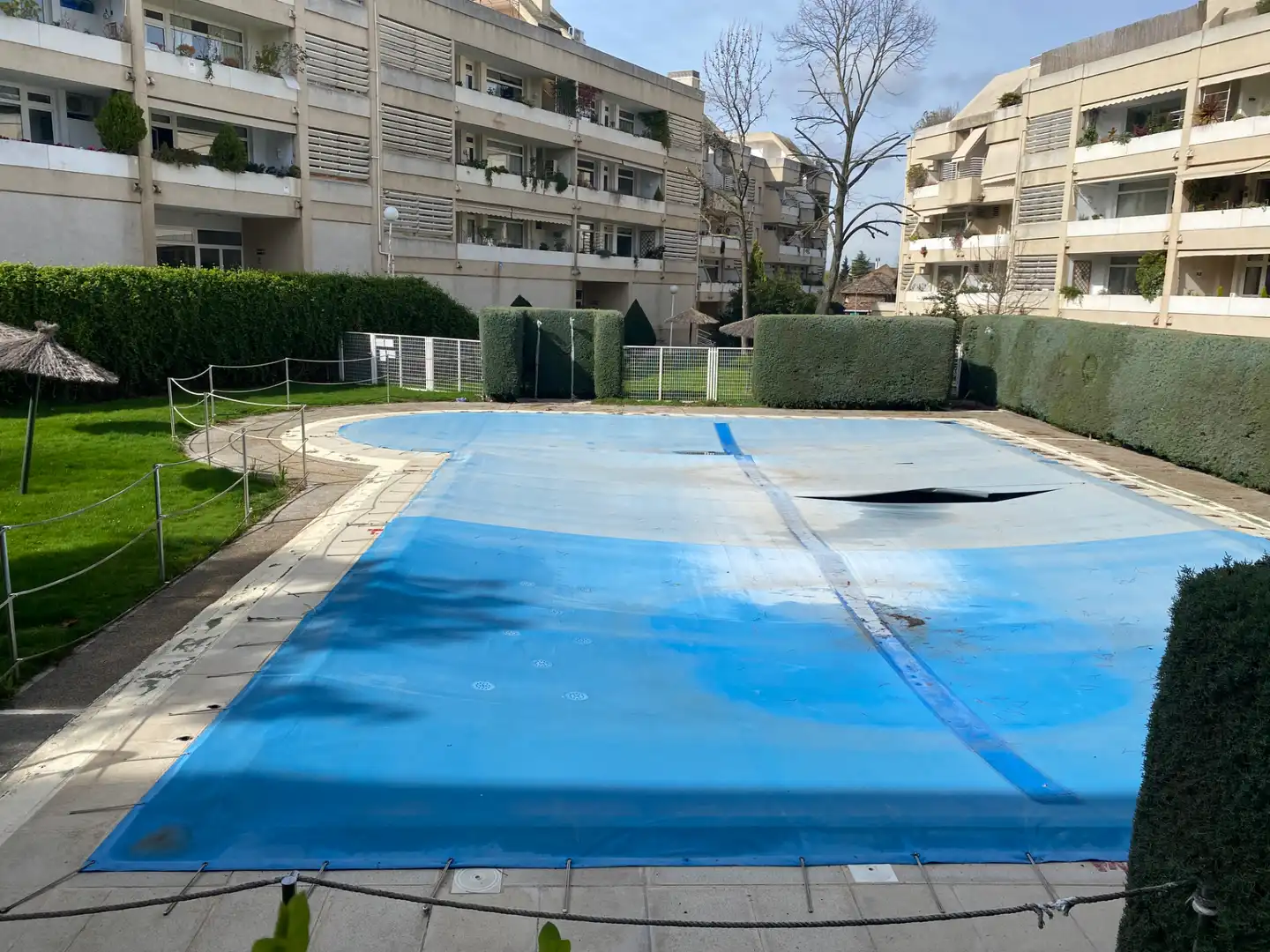 Piscina de Planta baja en venta en Pozuelo de Alarcón con Calefacción, Terraza y Horno