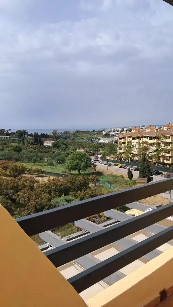 Vista exterior de Dúplex en venta en Estepona con Piscina