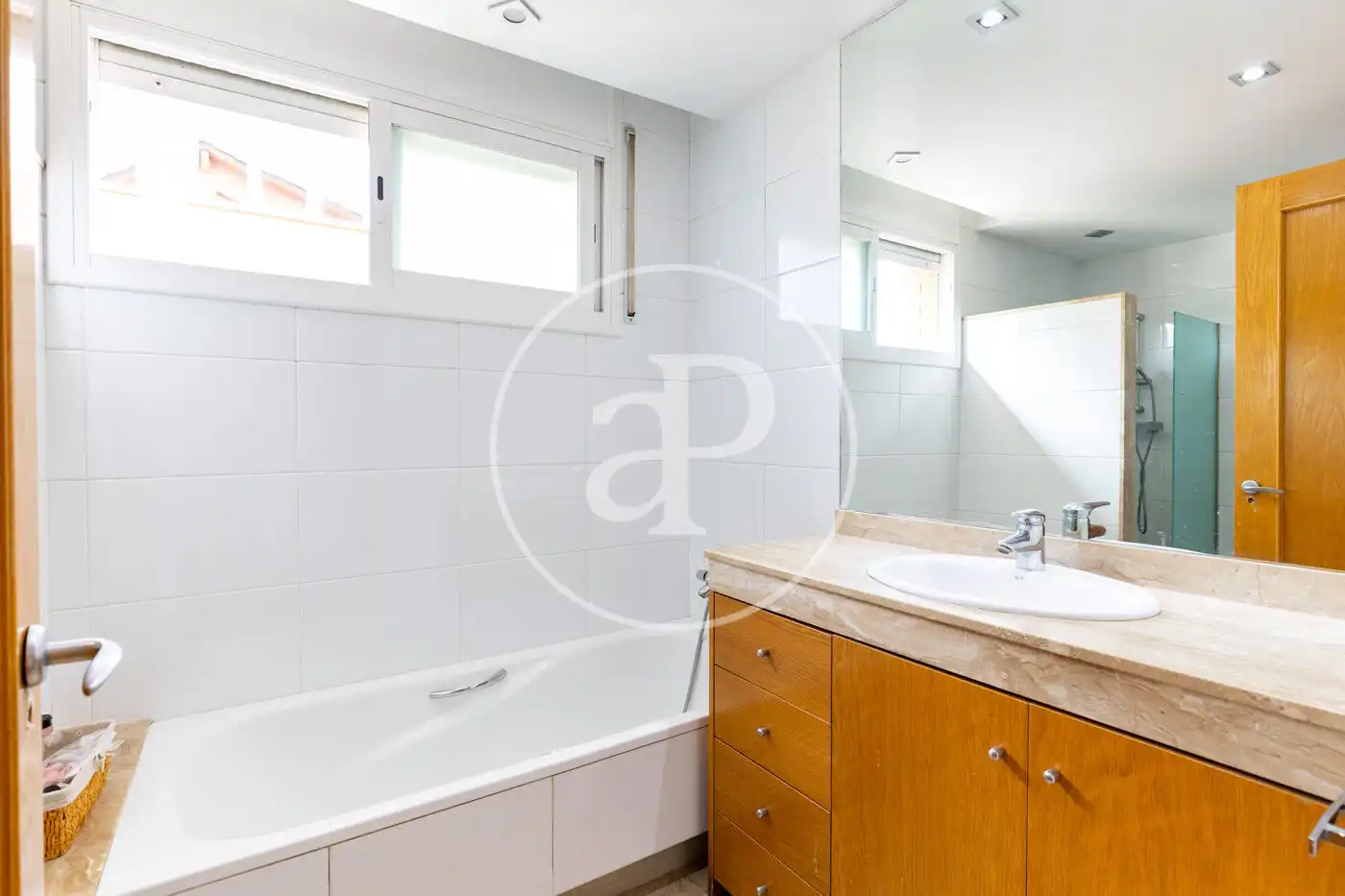 Bathroom of Houses for sale in Sant Cugat del Vallès  with Air Conditioner, Heating and Private garden