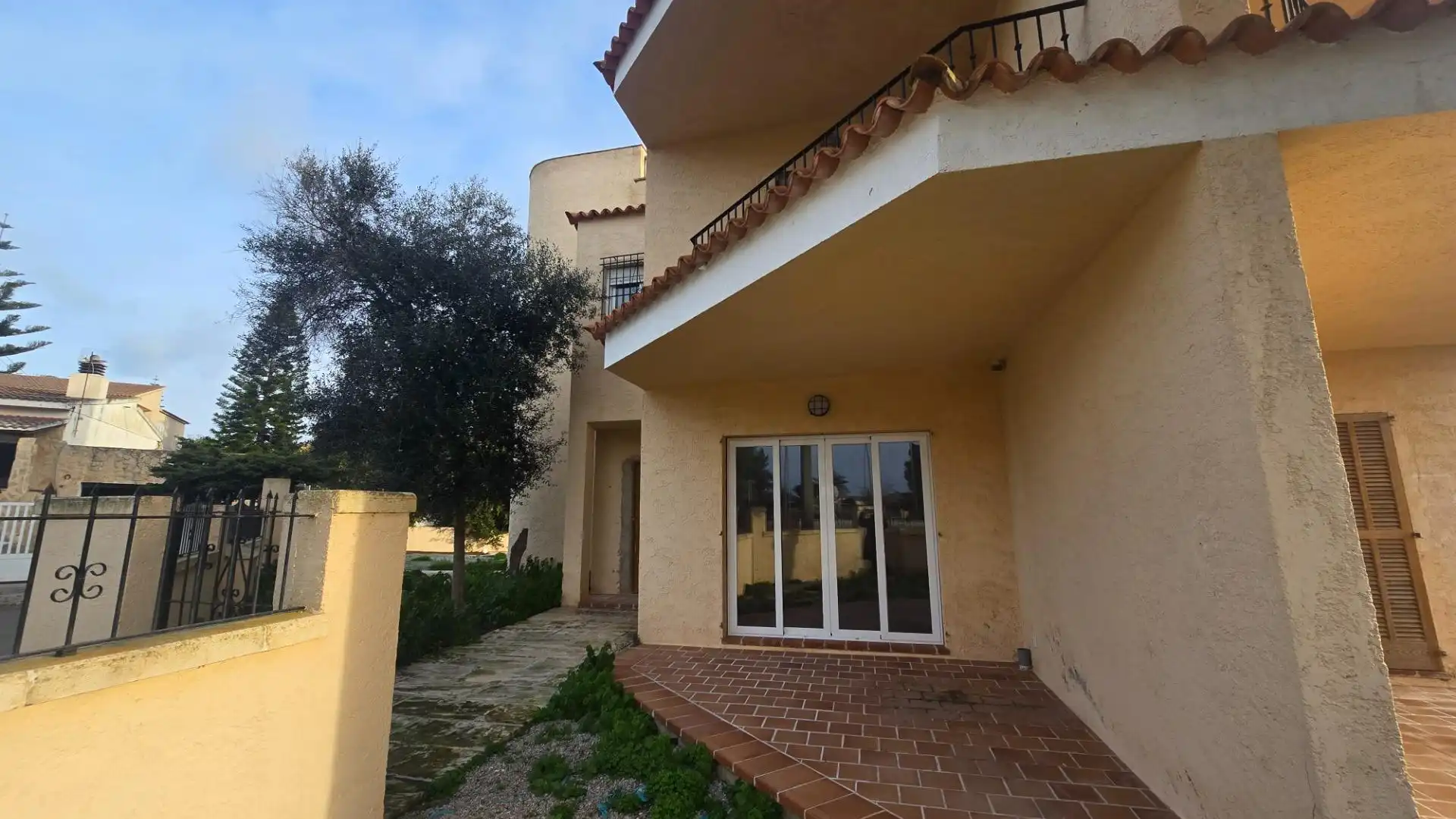 Exterior view of Single-family semi-detached for sale in Llucmajor  with Terrace, Storage room and Swimming Pool