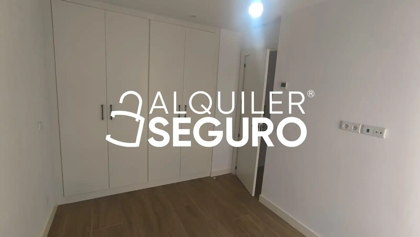 Dormitori de Àtic de lloguer en Sevilla amb Aire condicionat, Calefacció i Piscina