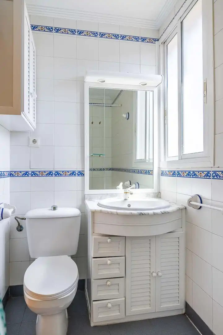 Baño de Piso en venta en Sevilla con Aire acondicionado, Amueblado y Balcón
