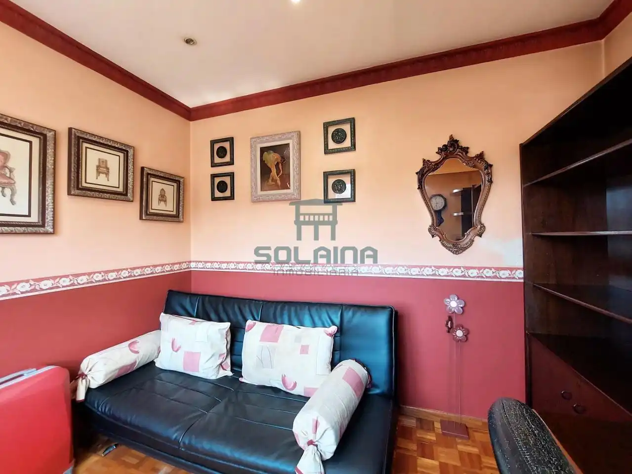 Sala d'estar de Casa adosada en venda en San Cibrao das Viñas amb Calefacció, Jardí privat i Parquet