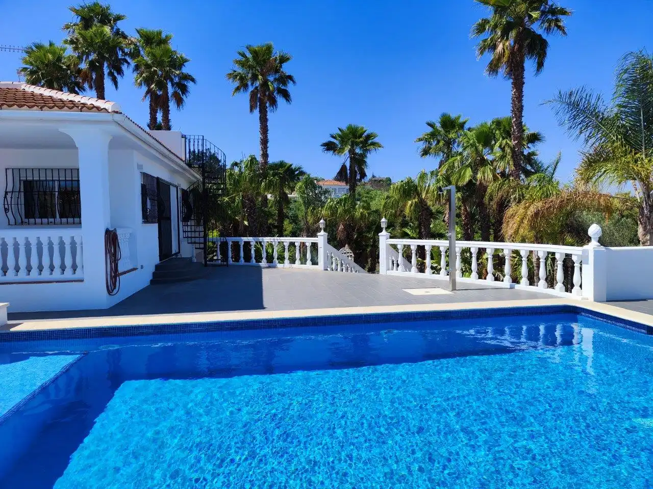 Piscina de Casa o chalet en venta en Alhaurín de la Torre con Aire acondicionado, Calefacción y Jardín privado