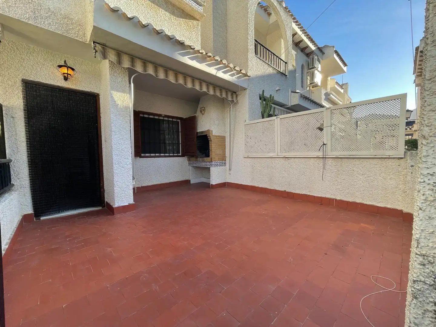 Vista exterior de Casa adosada en venta en San Pedro del Pinatar con Jardín privado, Amueblado y Piscina comunitaria