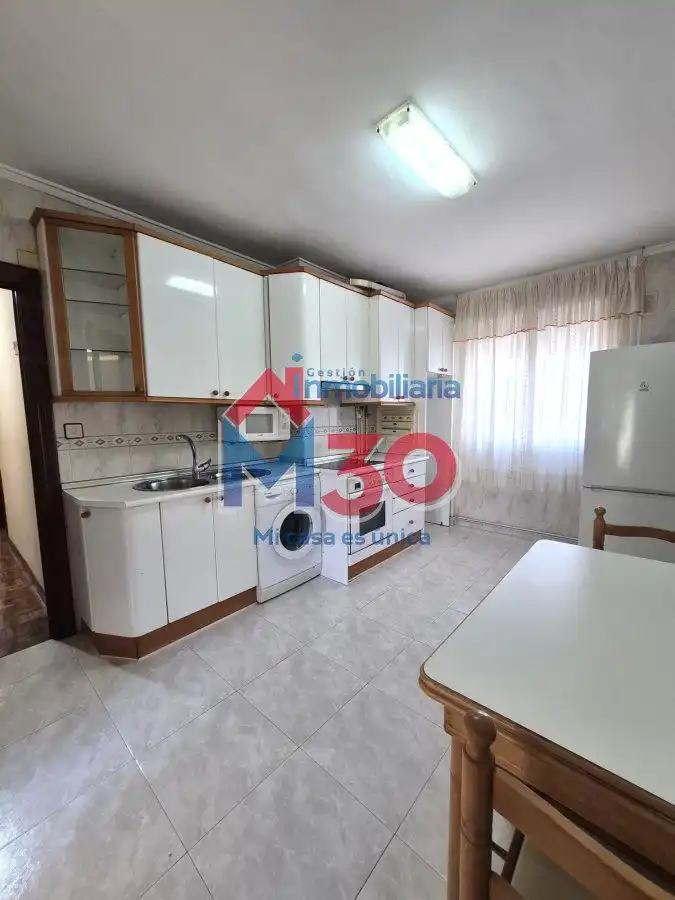 Cocina de Piso en venta en Miranda de Ebro con Calefacción, Parquet y Terraza