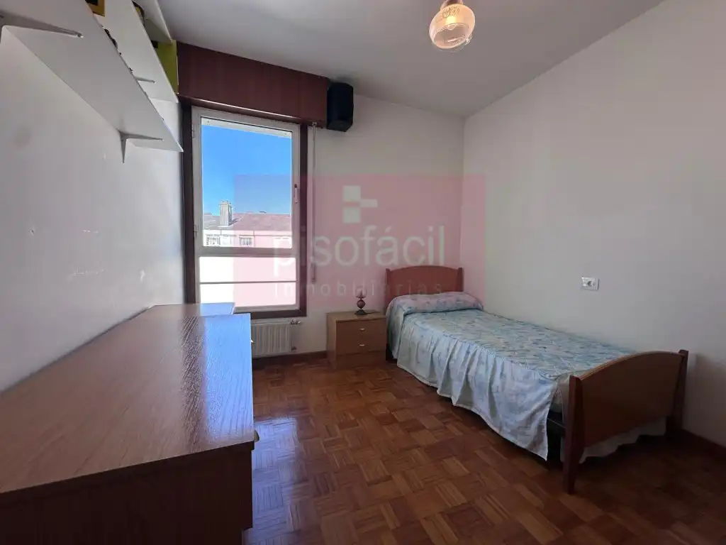 Bedroom of Flat for sale in Lugo