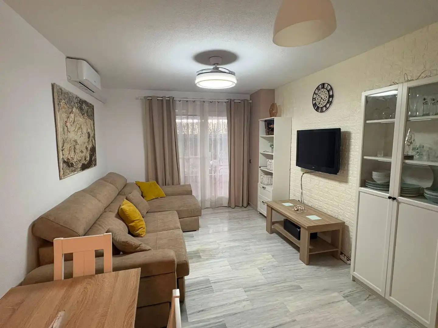 Appartamento con ascensore in affitto a Calle de Tona Radely