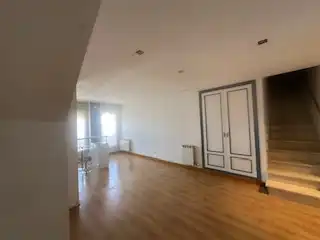 Sala de estar de Dúplex en venta en San Andrés del Rabanedo con Trastero, Balcón y Jacuzzi