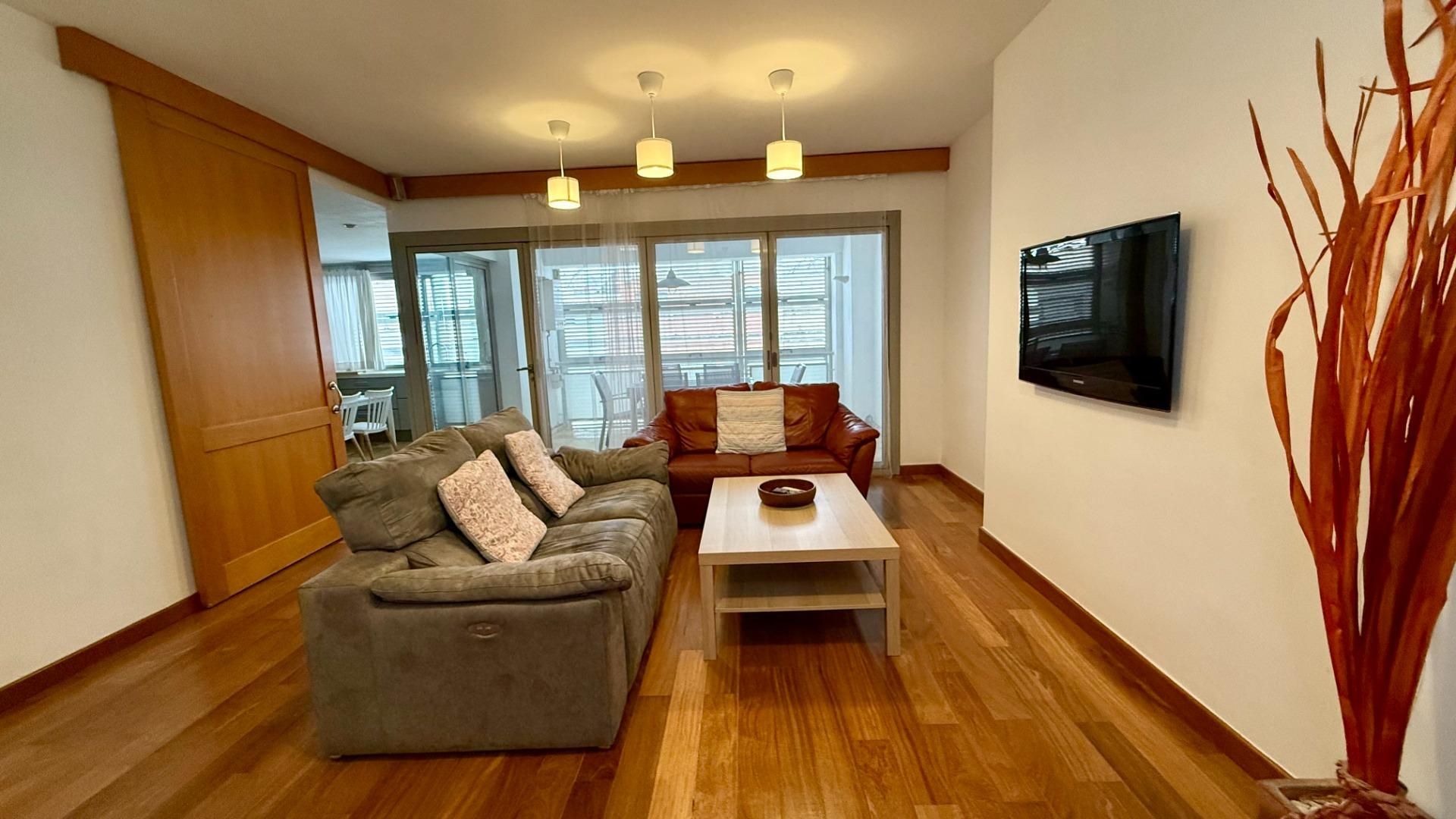 Living room of Flat for sale in  Sevilla Capital  with Air Conditioner, Terrace and Storage room