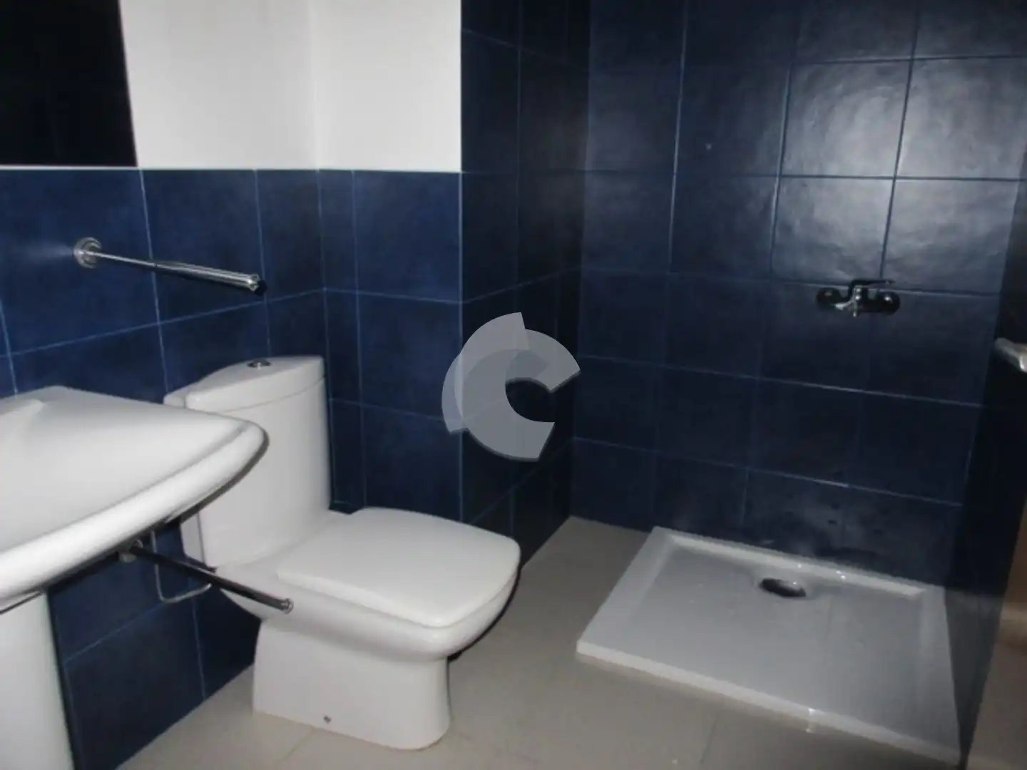 Badezimmer von Büro zum Verkauf in Fene