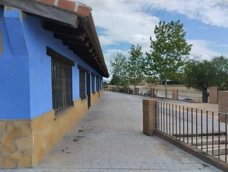 Vista exterior de Local en venta en Romanos