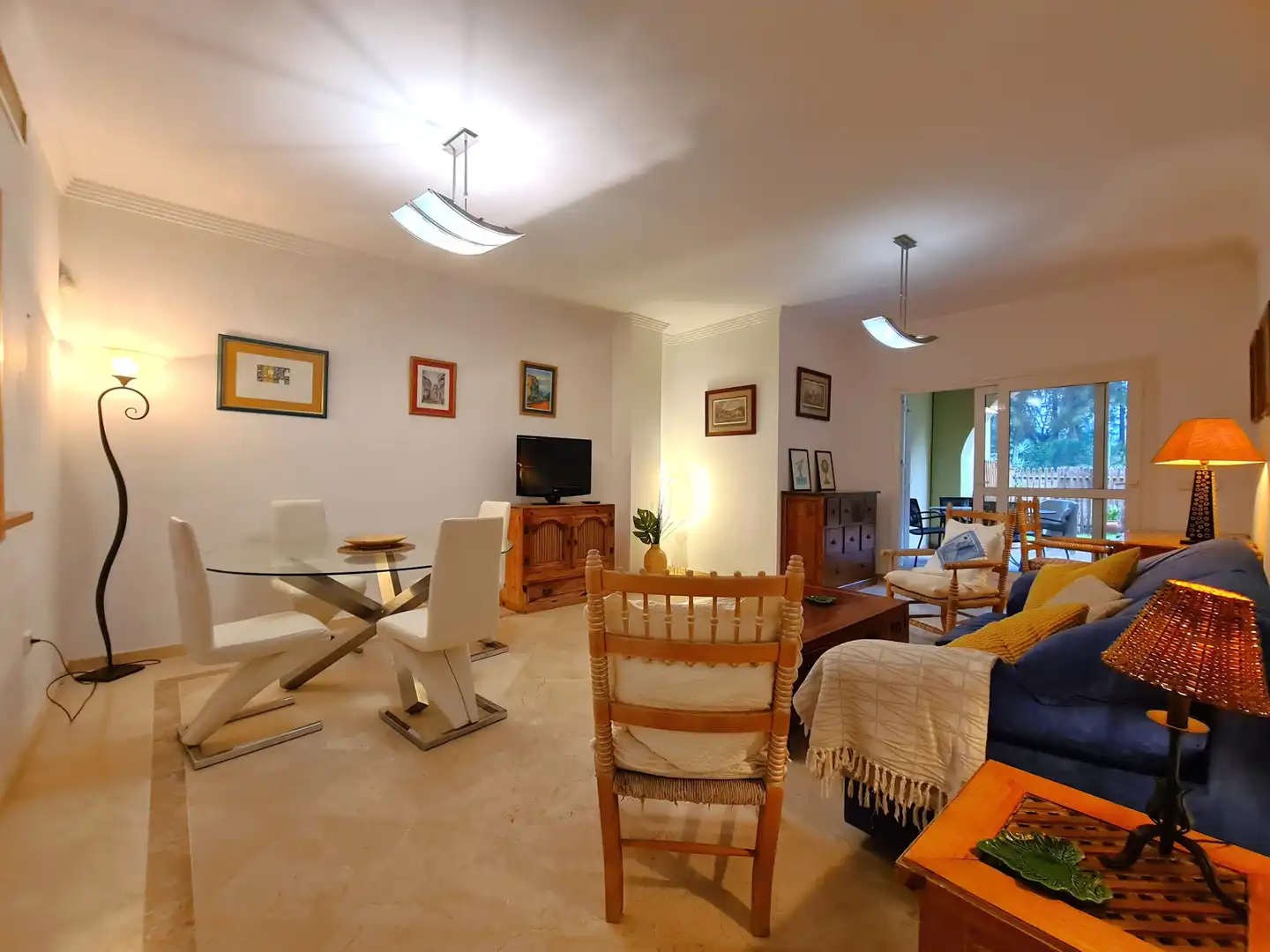 Sala d'estar de Apartament en venda en Sotogrande amb Jardí privat, Terrassa i Moblat