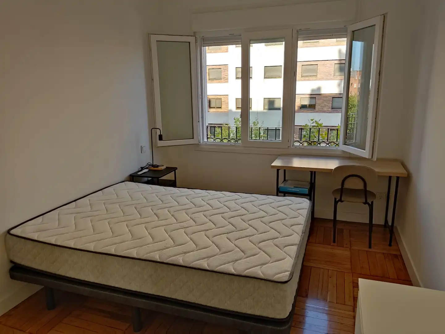 Bedroom of Flat for share in Madrid  with Heating, Furnished and Oven