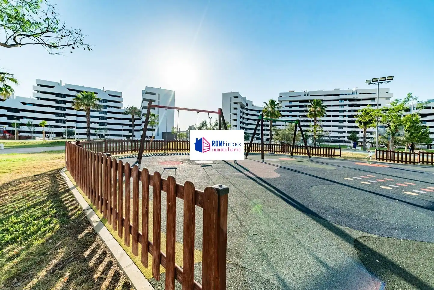 Vista exterior de Piso en venta en Sevilla con Aire acondicionado, Calefacción y Jardín privado