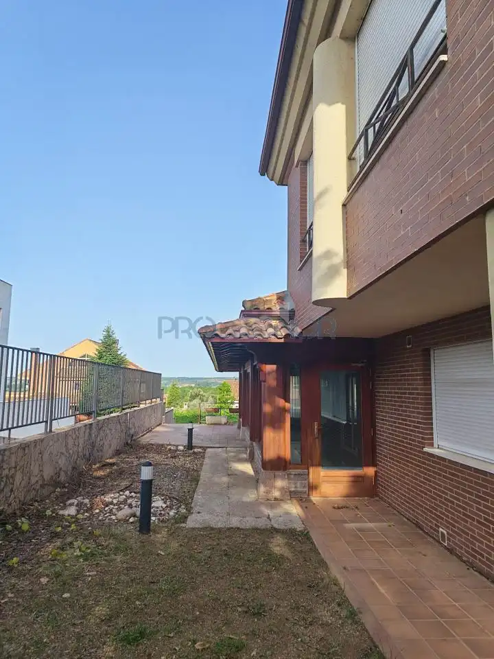 Terraza de Casa o chalet en venta en Sariegos con Calefacción, Jardín privado y Terraza