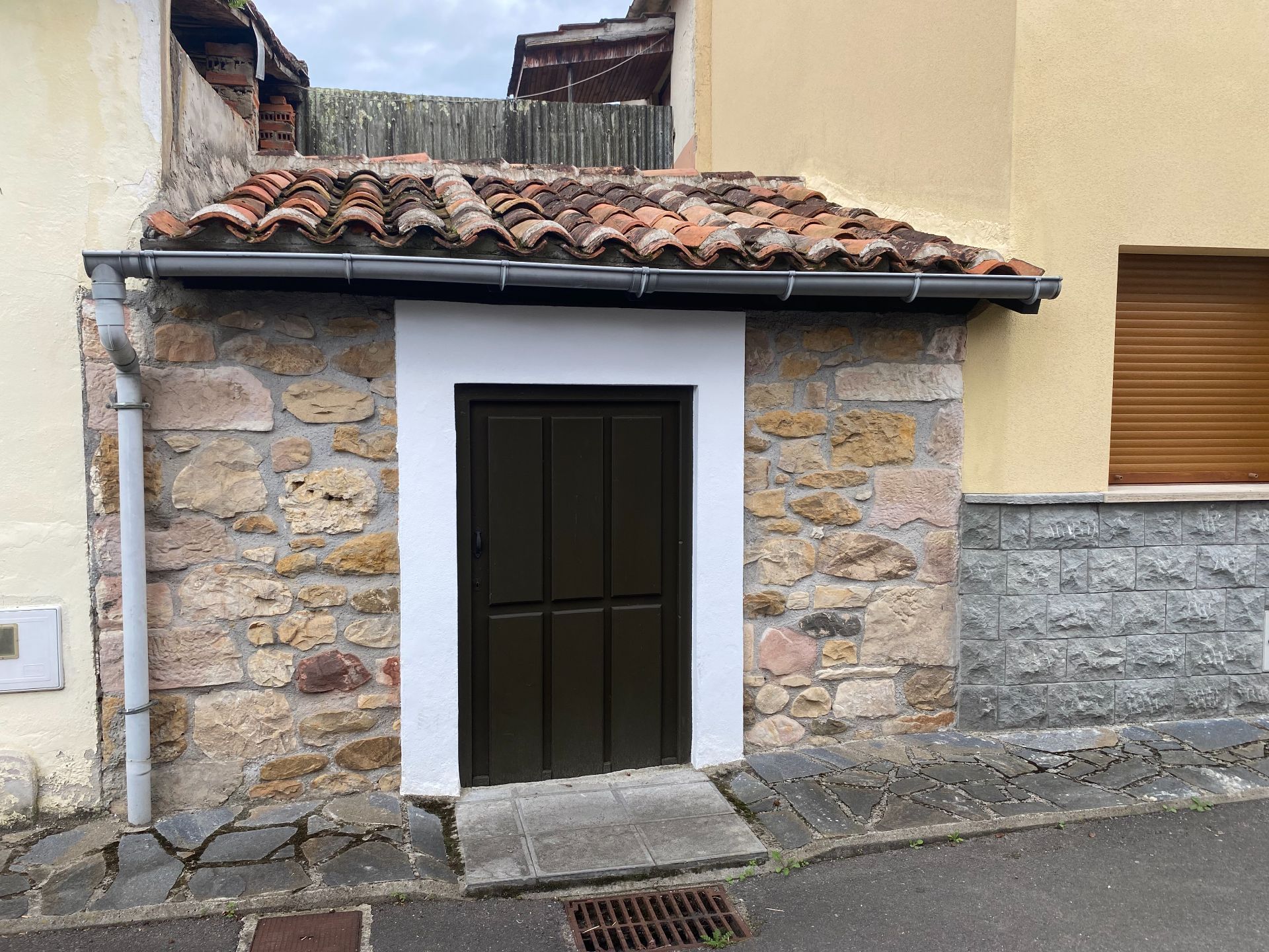 Vista exterior de Casa o xalet en venda en Cangas de Onís amb Calefacció