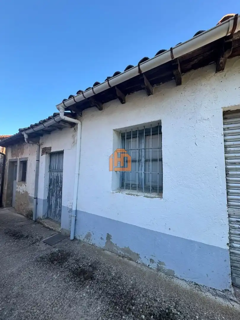 Vista exterior de Casa o chalet en venta en La Pola de Gordón , León