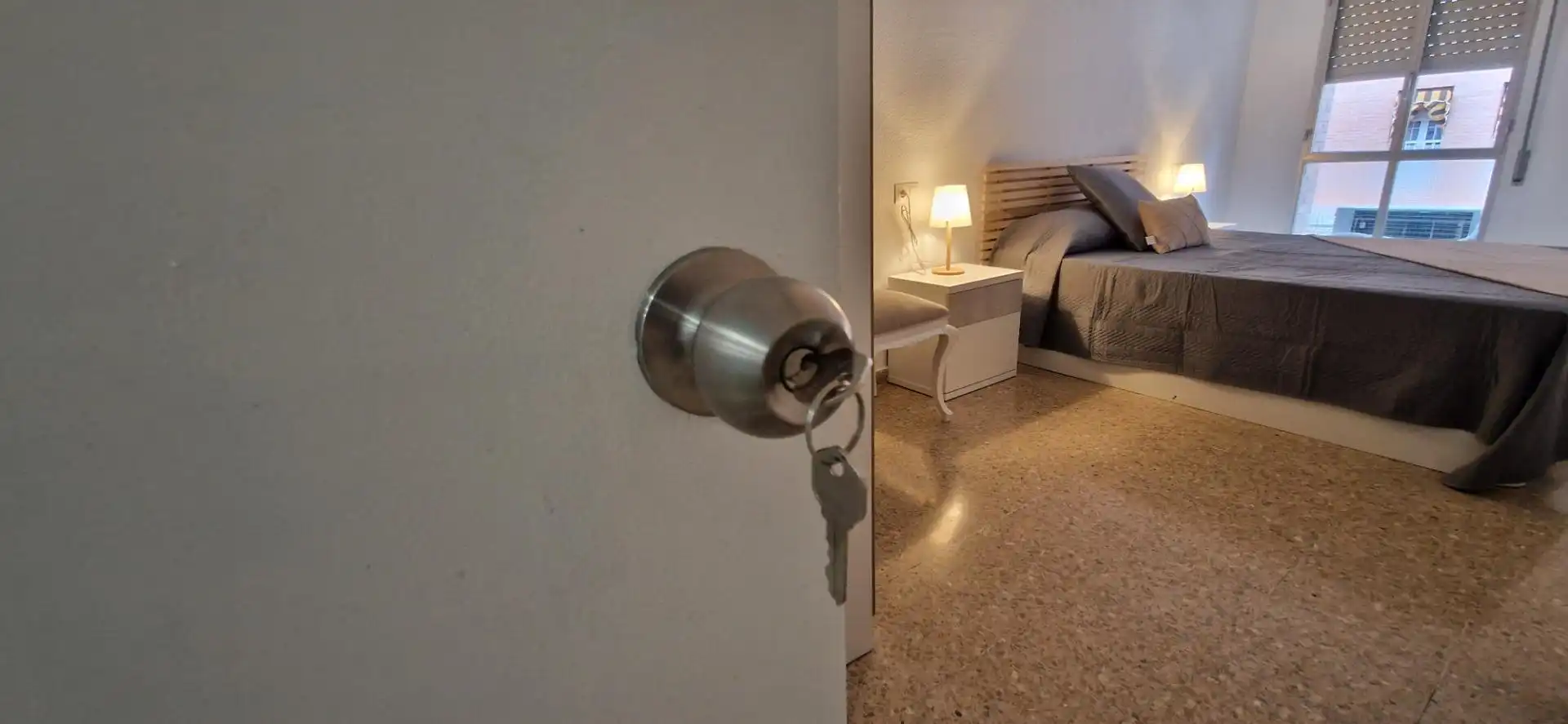 Schlafzimmer von Wohnung zur untervermieten in Córdoba mit Klimaanlage, Abstellraum und Balkon