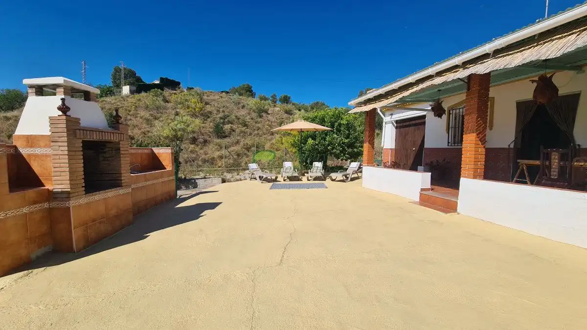 Vista exterior de Finca rústica en venta en Vélez-Málaga con Aire acondicionado, Jardín privado y Terraza