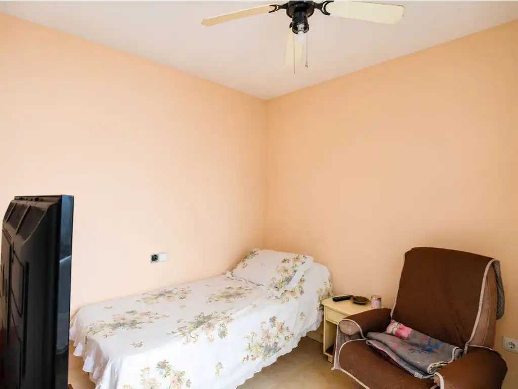 Habitación de Casa adosada en venta en Benalmádena con Aire acondicionado, Jardín privado y Amueblado