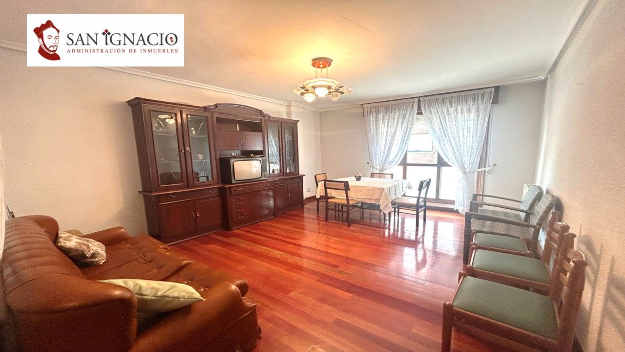 Living room of Flat for sale in Villarcayo de Merindad de Castilla la Vieja  with Heating, Terrace and Furnished