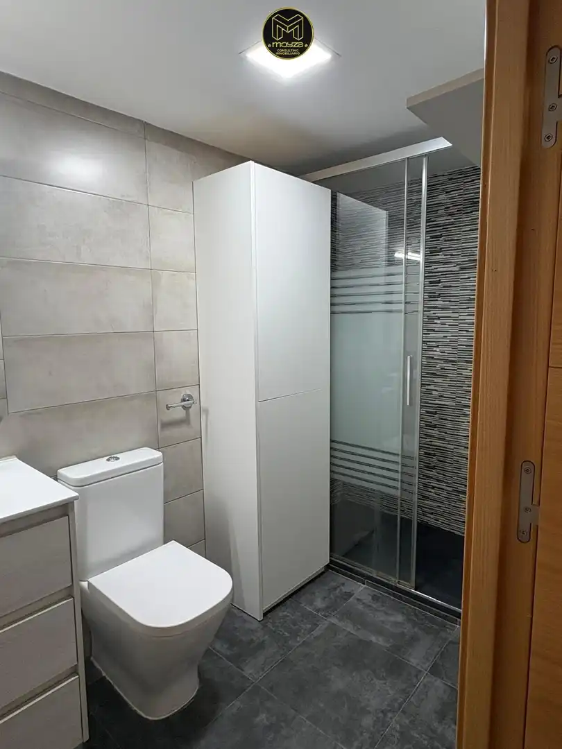 Bany de Pis en venda en Jaén amb Aire condicionat, Moblat i Balcó
