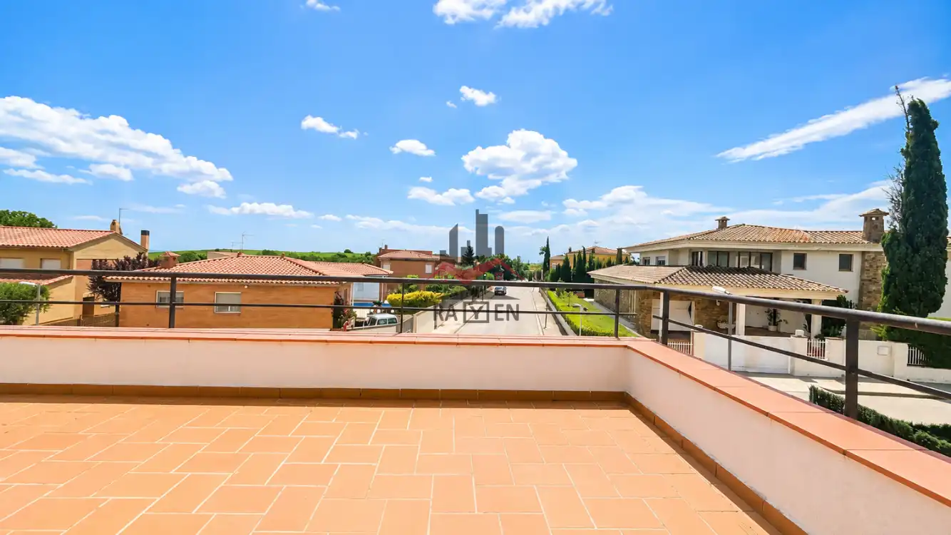 Casa adosada en venda a Avinyonet de Puigventós