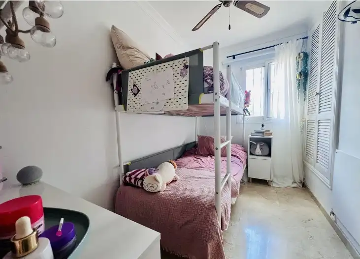 Dormitori de Casa adosada en venda en Estepona amb Aire condicionat, Calefacció i Jardí privat