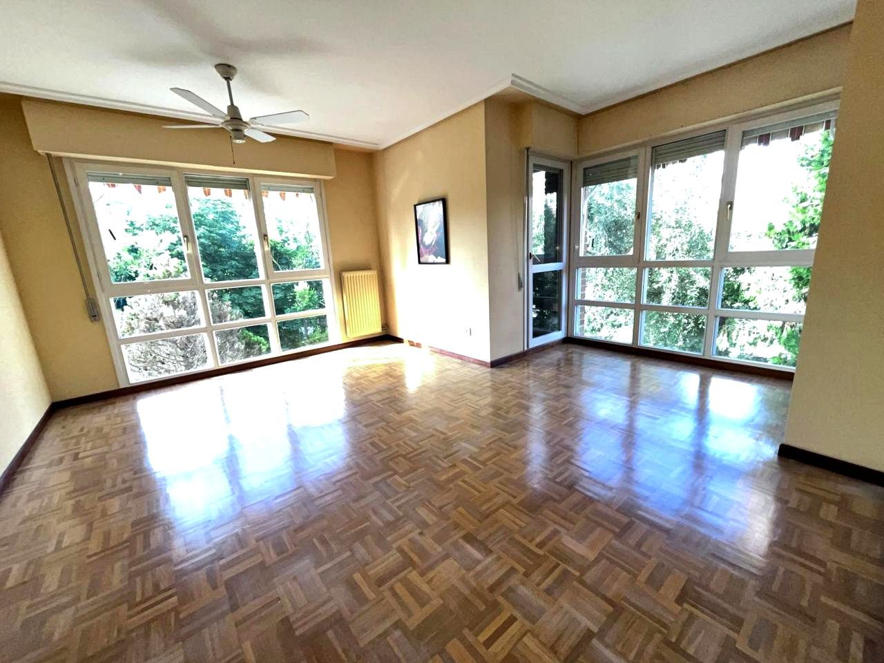 Sala d'estar de Pis en venda en Vitoria - Gasteiz amb Calefacció, Parquet i Terrassa