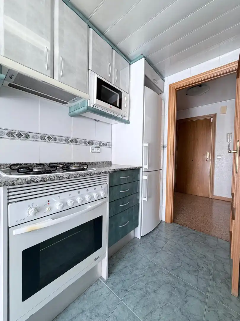 Cocina de Piso en venta en L'Hospitalet de Llobregat con Calefacción y Balcón