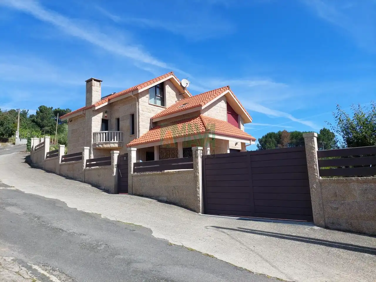 Vista exterior de Casa o xalet en venda en Barbadás amb Calefacció, Jardí privat i Terrassa