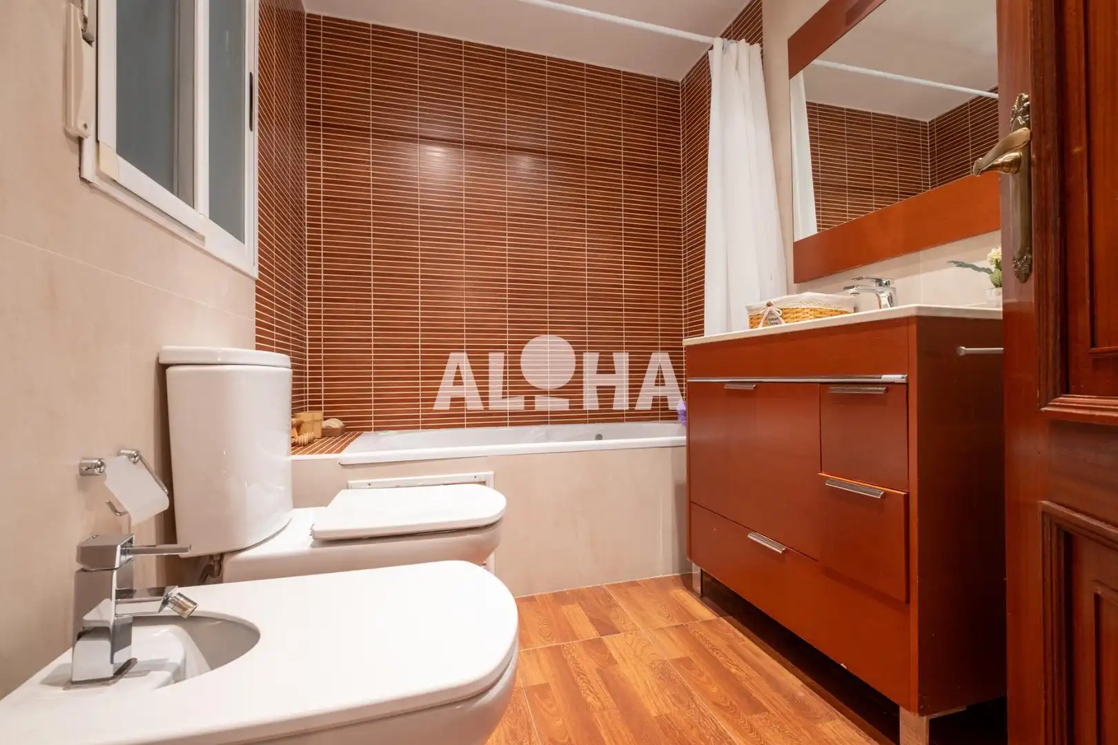 Bathroom of Flat for rent in Valencia  with Air Conditioner, Heating and Furnished