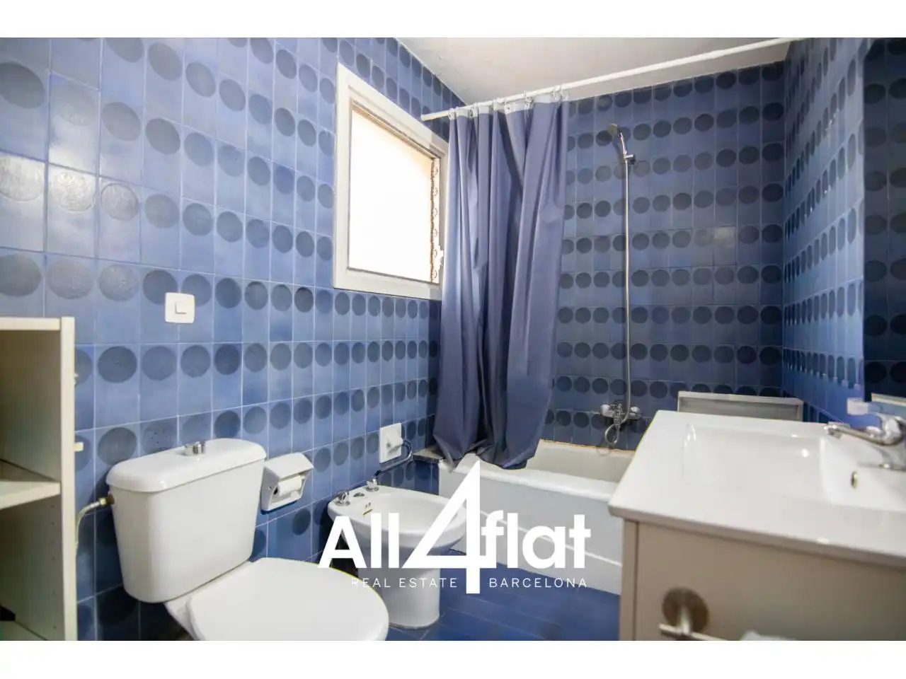 Badezimmer von Wohnung zur Miete in Barcelona mit Klimaanlage, Heizung und Parkett