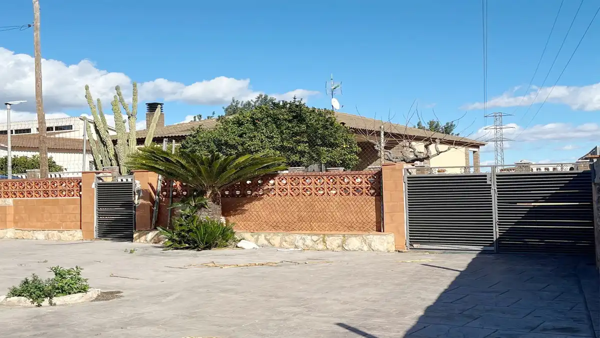 Vista exterior de Piso en venta en Santa Oliva