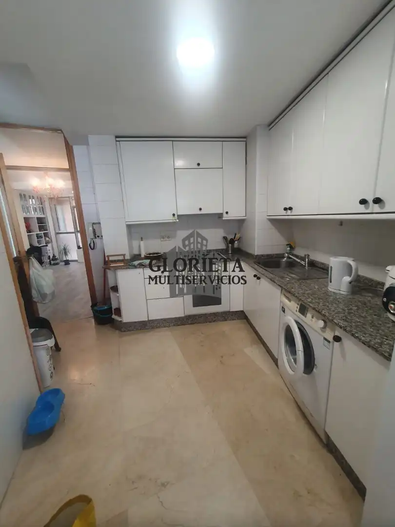 Cocina de Piso en venta en Vigo  con Calefacción, Trastero y Amueblado