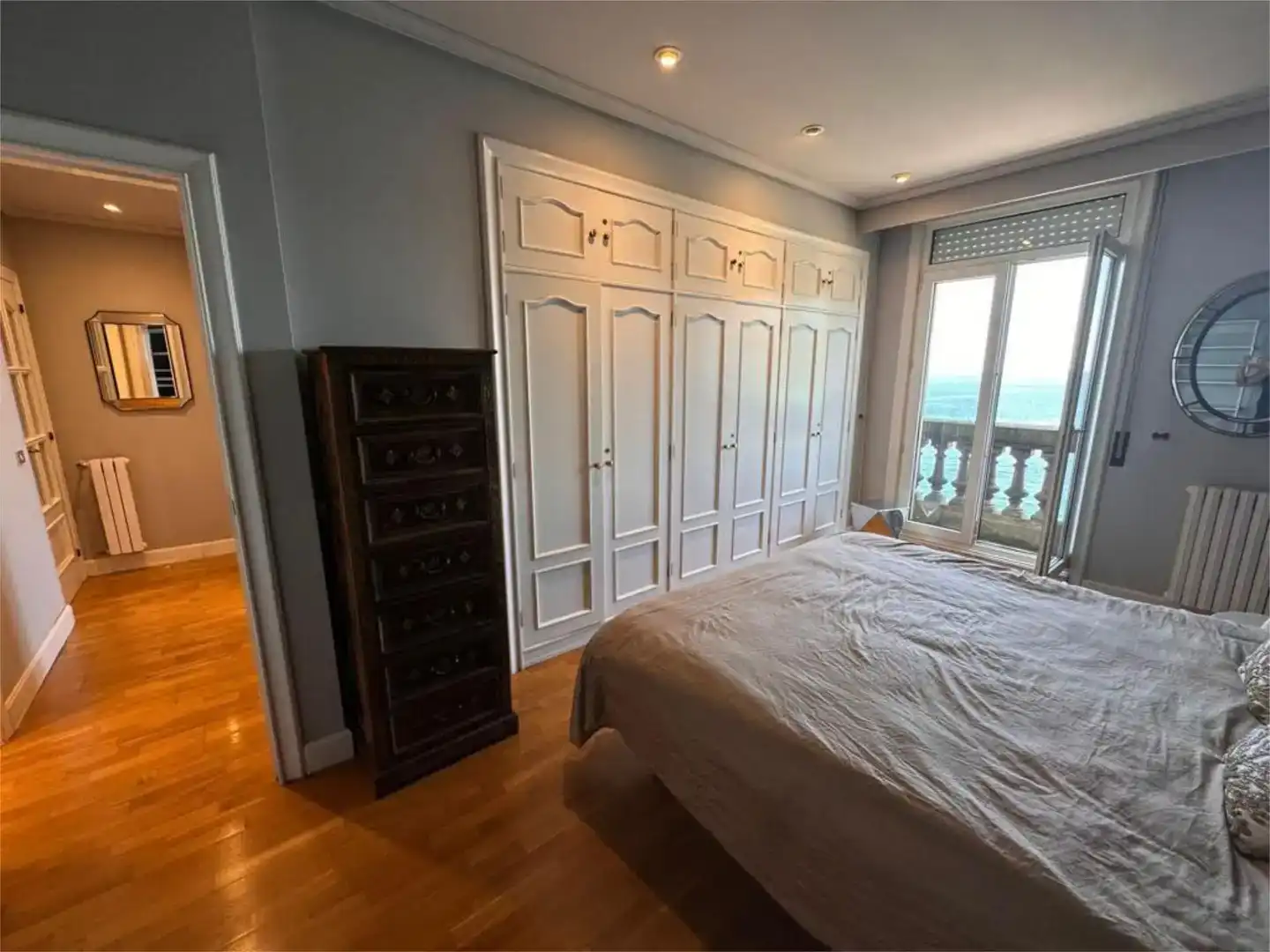Dormitori de Pis de lloguer en Donostia - San Sebastián  amb Parquet, Moblat i Balcó
