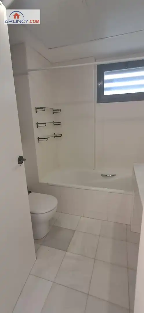 Bany de Casa adosada en venda en Espartinas amb Aire condicionat, Calefacció i Jardí privat