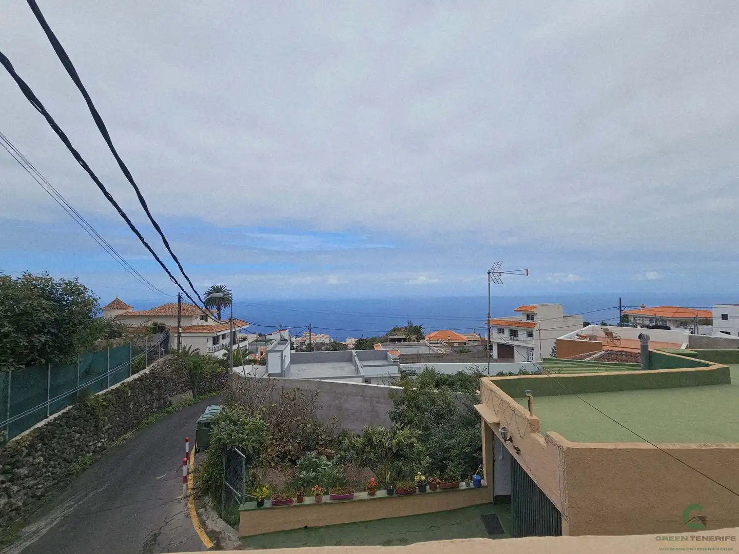 Außenansicht von Einfamilien-Reihenhaus zum Verkauf in Garachico mit Terrasse und Abstellraum