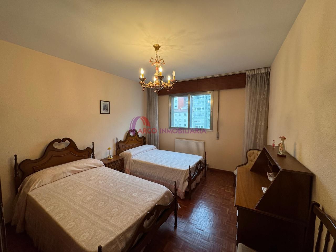 Dormitori de Pis en venda en Burgos Capital amb Calefacció, Terrassa i Moblat