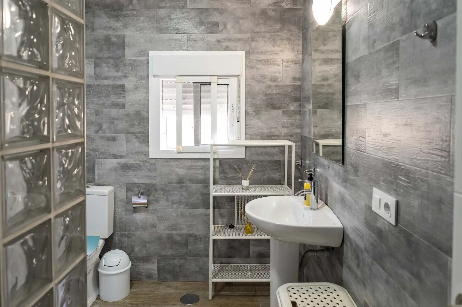 Bathroom of Houses for rent in Vejer de la Frontera  with Air Conditioner, Heating and Terrace