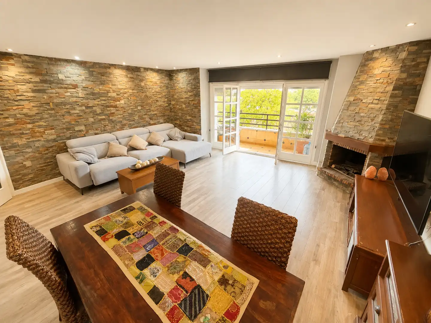 Living room of Duplexes for sale in Santa Coloma de Gramenet  with Air Conditioner, Heating and Parquet flooring