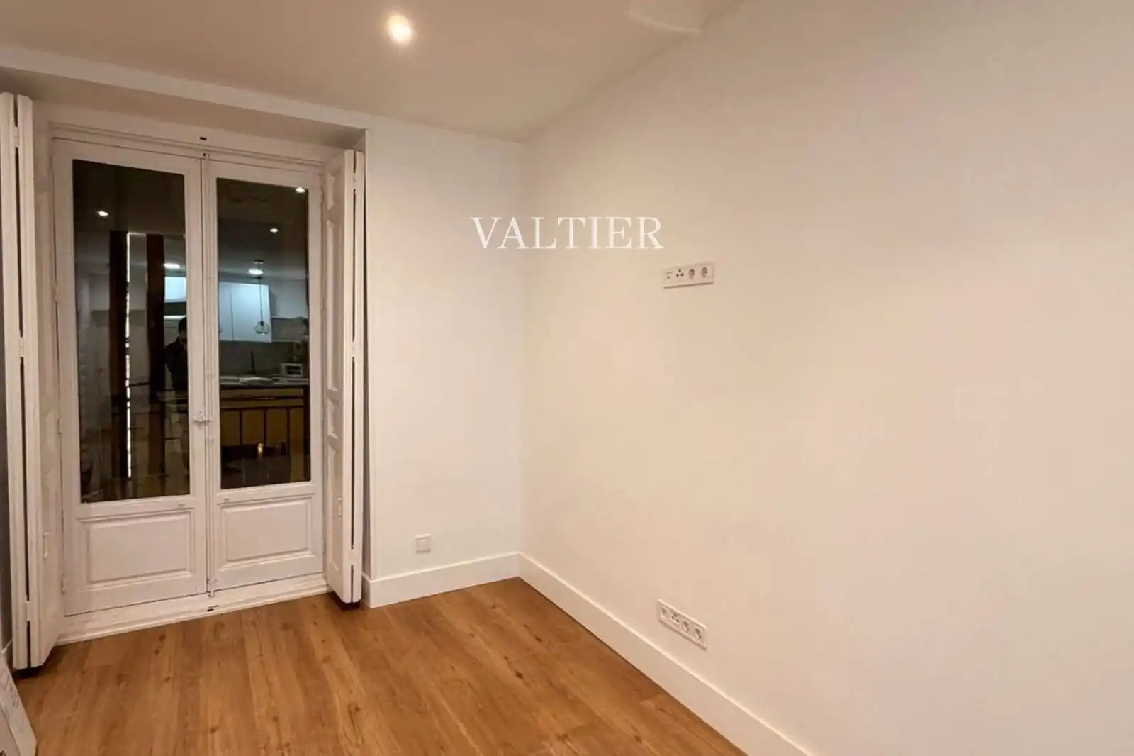 Flat for rent in  Madrid Capital  with Air Conditioner, Heating and Terrace